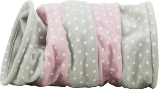 Le chat adore se cacher dans son tunnel