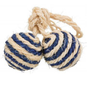 2 balles en sisal sur une corde 