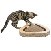 Plaque griffoir avec carton et balles pour chat
