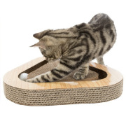 Plaque griffoir avec carton et balles pour chat