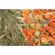 Balle de foin à suspendre pour lapin et rongeur au petit pois et carotte