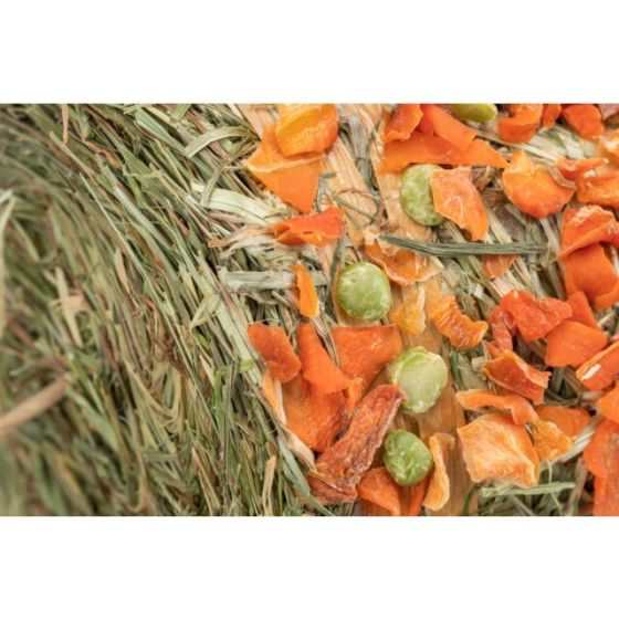Balle de foin a suspendre lapin et rongeur au petit pois et carotte
