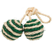 2 balles en sisal sur une corde 